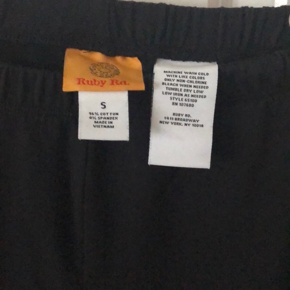 Ruby Rd capris - Picture 2 of 6